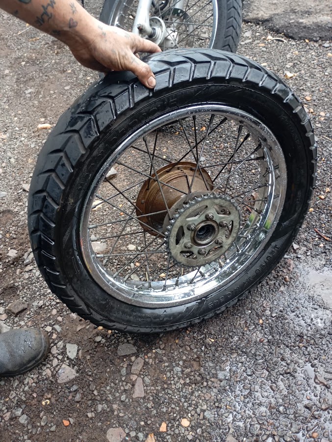 🚨 BORRACHARIA MÓVEL KM 🚨-🚨SOCORRO🚨 em Botucatu