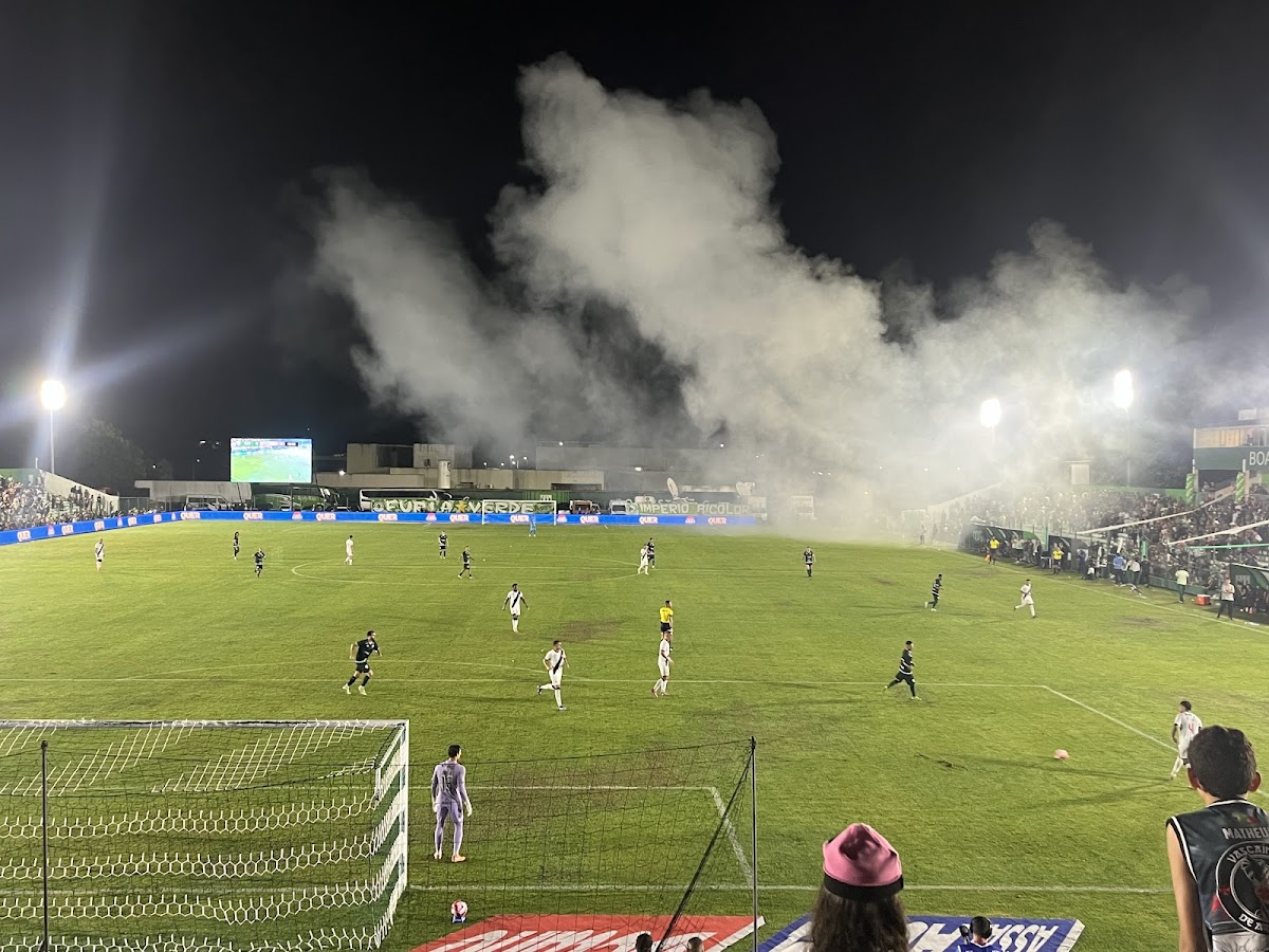 Estádio Elcyr Resende de Mendonça em Saquarema