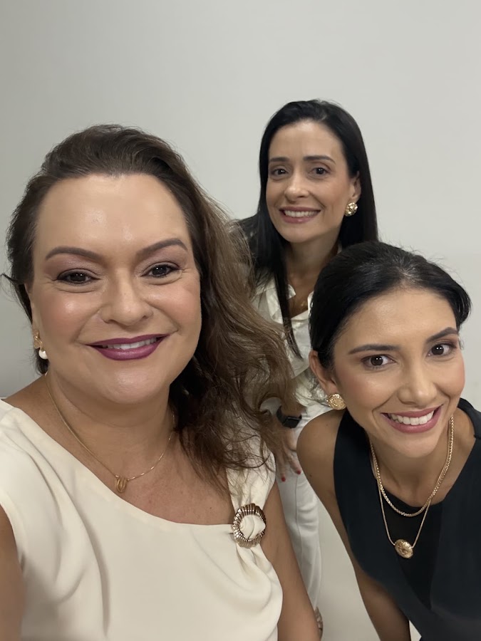 Adriana Borges | Aula de Automaquiagem em Uberlândia